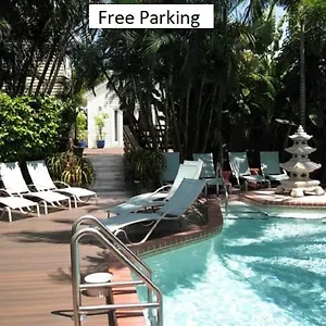 https://douglas-house.hotels-in-key-west.com